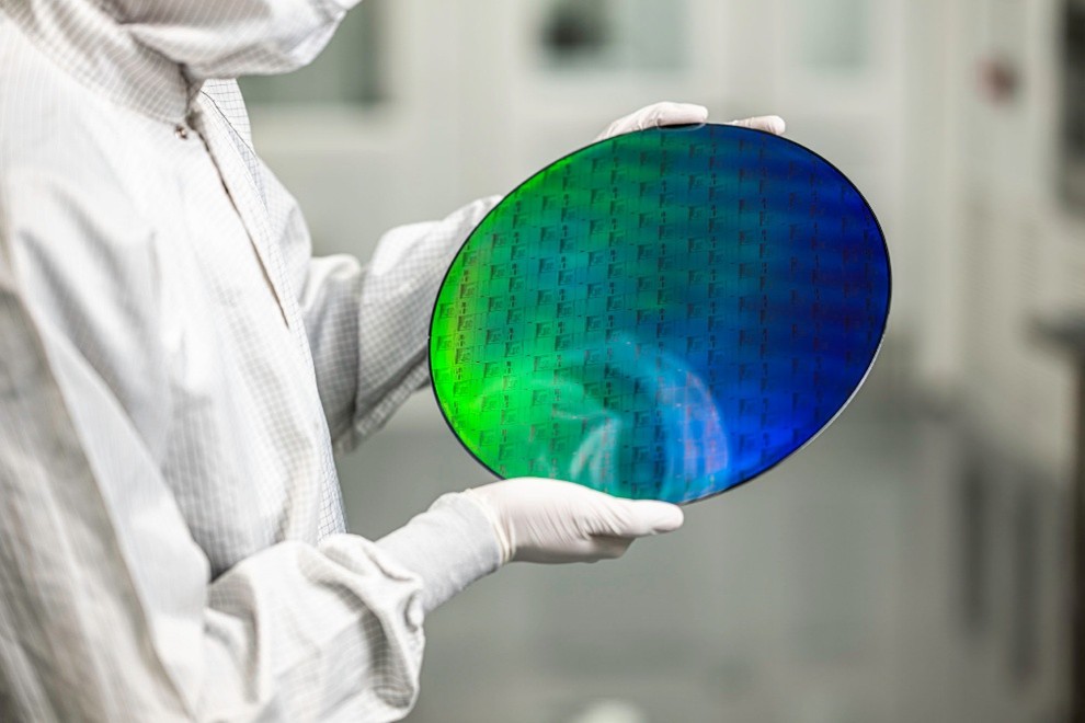 A quantum photonic chipset. Courtesy PsiQuantum